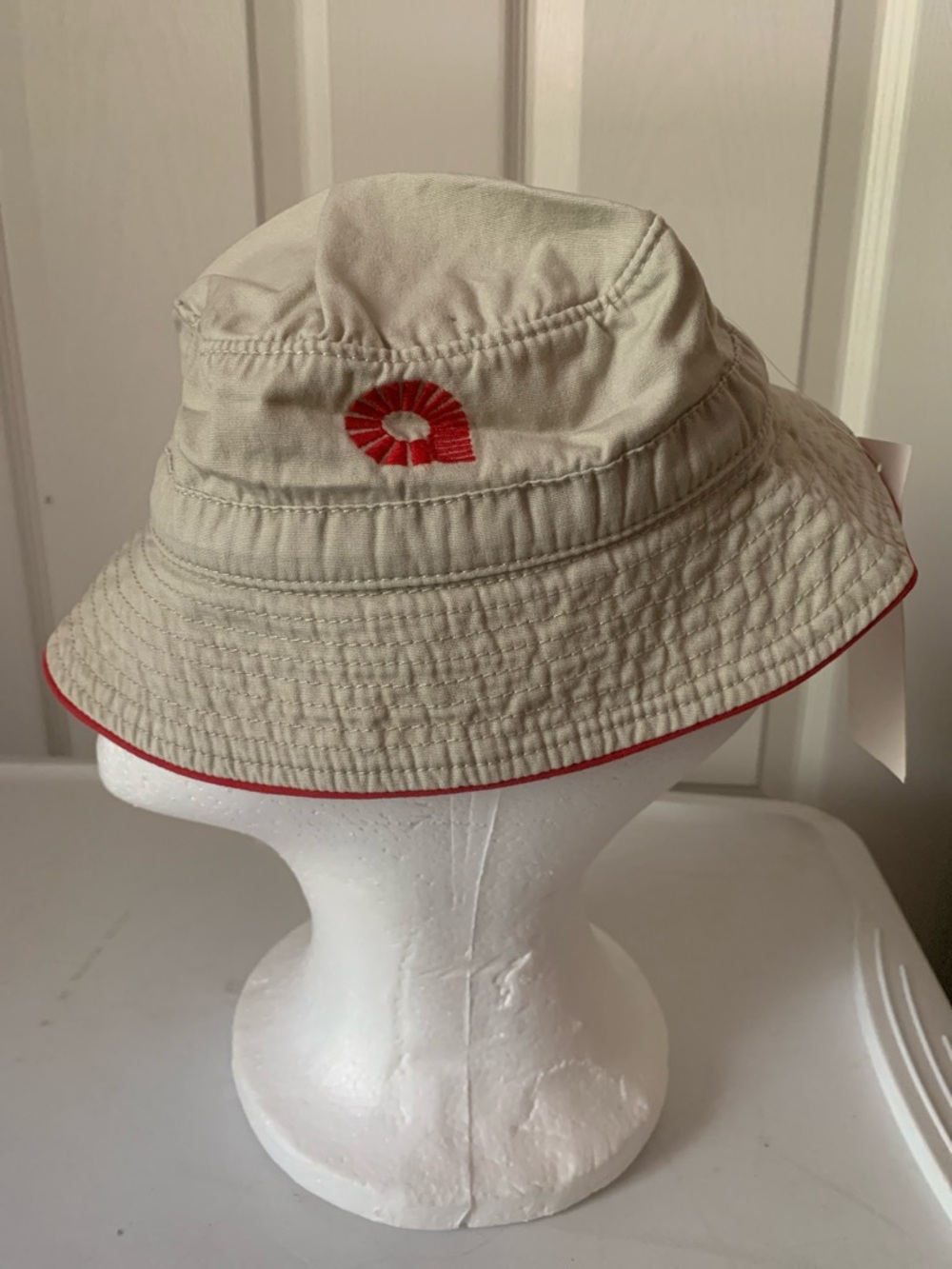 Akademiks Beige Bucket Hat with Red Accent